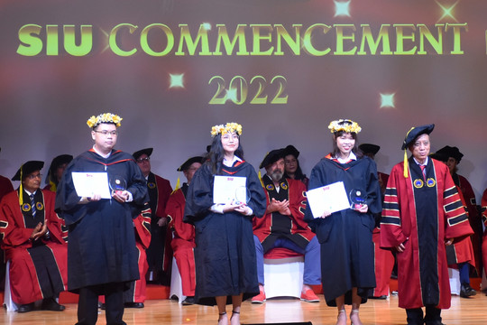 Trường Đại học Quốc tế Sài Gòn trao bằng tốt nghiệp cho tân cử nhân, thạc sĩ