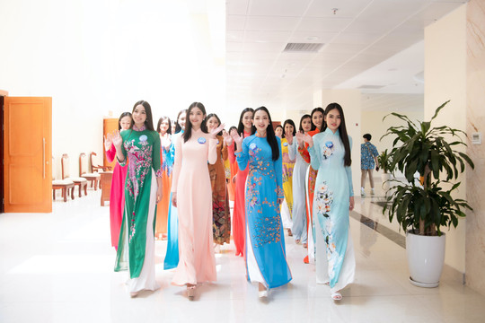 Top 64 Miss World Vietnam 2022 diện áo dài tại “đệ nhất danh trà”