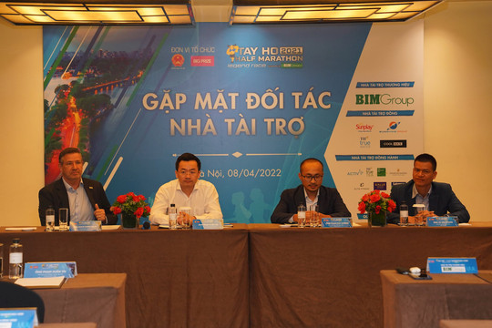 Khởi động giải chạy Tay Ho Half Marathon 2021