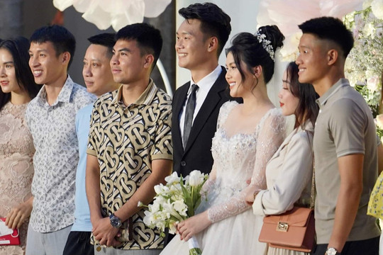 Dàn soái ca của ĐT Việt Nam tham dự đám cưới Thành Chung