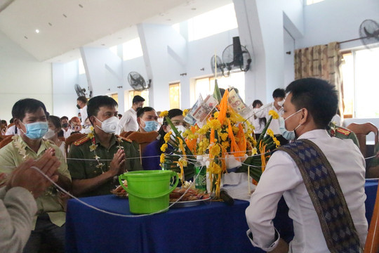 Lưu học sinh Lào và Campuchia đón Tết cổ truyền ấm áp tại Kon Tum