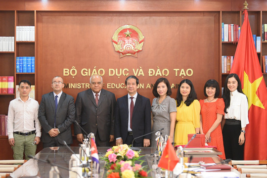 Bộ trưởng Nguyễn Kim Sơn tiếp Đại sứ Cuba tại Việt Nam