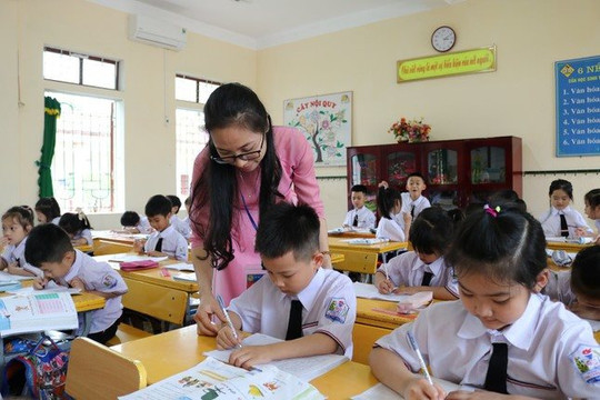 Thầy cô và học sinh học SGK bộ Cánh Diều luôn được NXB đồng hành xuyên suốt