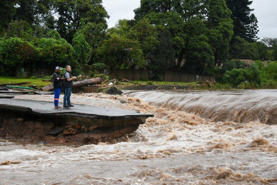 Nam Phi: Hơn 600 trường chịu thiệt hại do mưa lũ