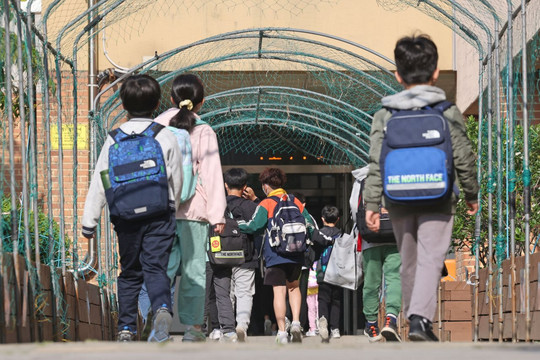 Trường học Hàn Quốc "bình thường mới" từ tháng 5