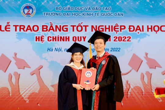 Trường Đại học Kinh tế Quốc dân trao bằng tốt nghiệp cho 3.841 tân cử nhân