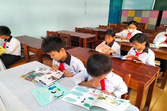 Quảng Nam: Huy động mọi nguồn lực để trò nghèo không thiếu sách