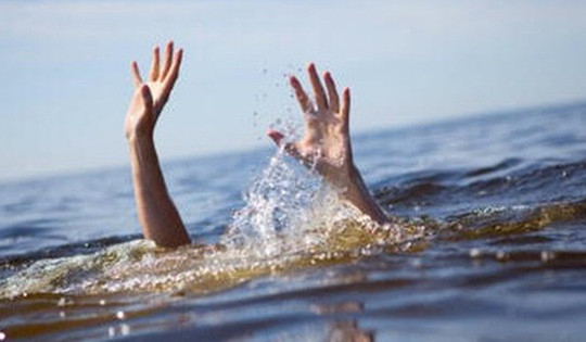 Tắm biển, 3 thanh thiếu niên bị sóng cuốn đuối nước