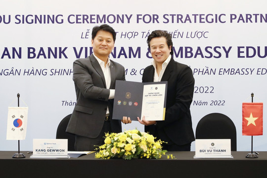 Tổ chức Giáo dục Embassy Education ký kết hợp tác với Ngân hàng Shinhan