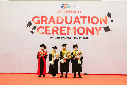 Đại học FPT Đà Nẵng trao bằng tốt nghiệp cho 176 sinh viên