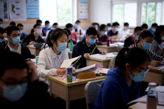 Trung Quốc: Thượng Hải hoãn kỳ thi đại học, trung học