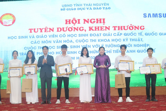 Thái Nguyên: Tuyên dương, khen thưởng học sinh và giáo viên đạt thành tích cao