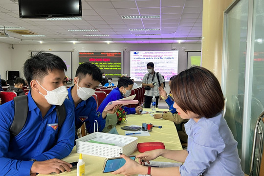 Gần 300 đoàn viên, thanh niên Quảng Trị tham gia sàn giao dịch việc làm
