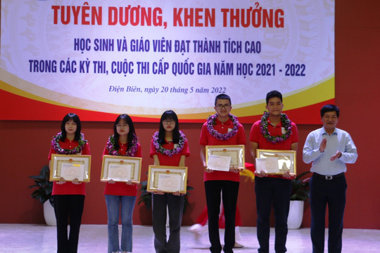 Điện Biên: Khen thưởng 72 tập thể, cá nhân trong kỳ thi, cuộc thi cấp quốc gia