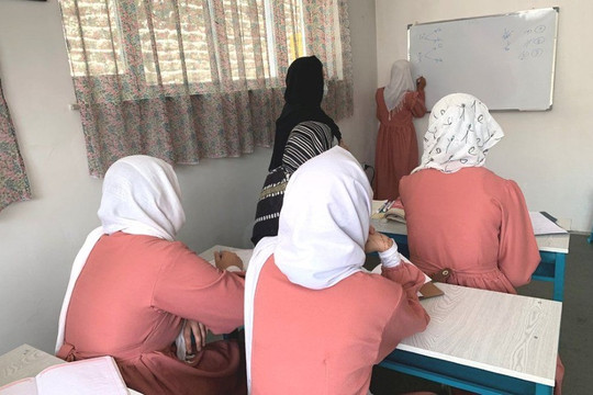 Bên trong ngôi trường bí mật dành cho nữ sinh Afghanistan