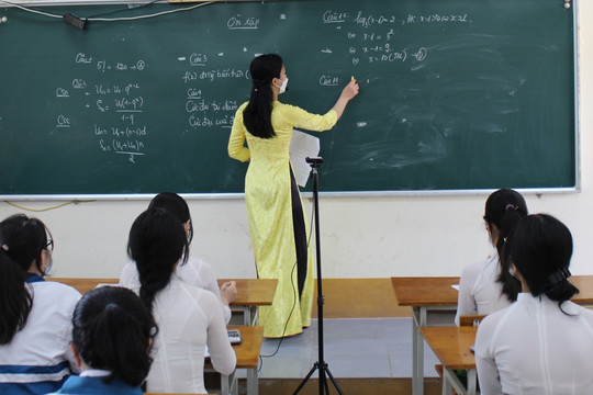 Trường học ở Bắc Giang tăng tốc ôn tập cho học sinh lớp 12