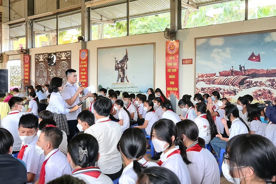 Thực hiện chương trình lớp 10 tại Điện Biên: Cân bằng nhu cầu và tiềm lực
