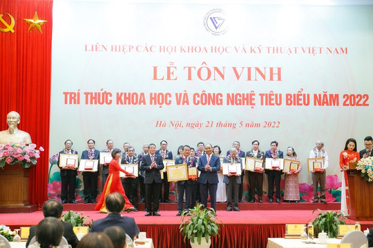 GS.TS Phạm Hồng Quang được tôn vinh trí thức Khoa học và Công nghệ tiêu biểu năm 2022