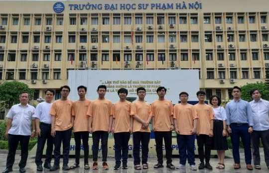 8/8 thành viên Đội tuyển quốc gia Việt Nam đoạt giải Olympic Vật lí Châu Á năm 2022