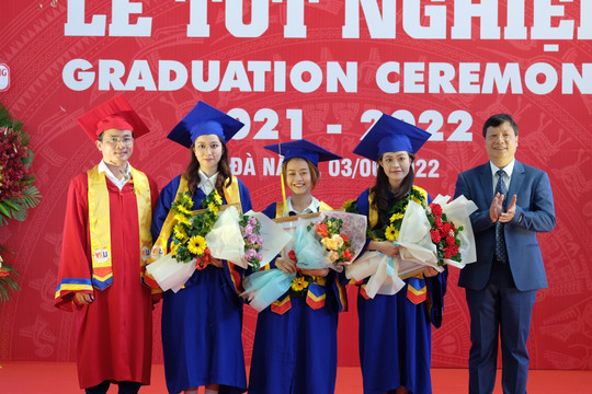 Trường VKU: Trao bằng tốt nghiệp Đại học cho sinh viên khóa đầu tiên