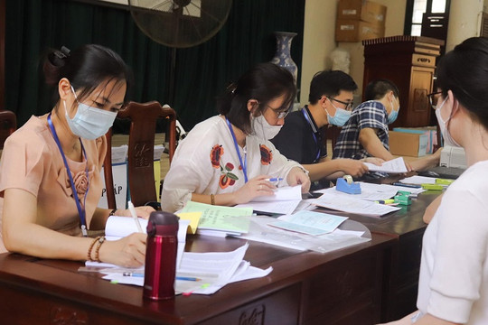 Nhiều trường tiểu học ở Hà Nội khó đạt mục tiêu "chuẩn sĩ số"