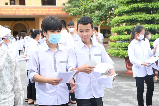 Thi vào lớp 10 tại Nam Định: Đề Toán hay và có tính phân loại cao