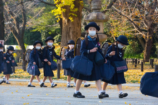Nhật Bản tranh cãi về quy định hà khắc trong trường học