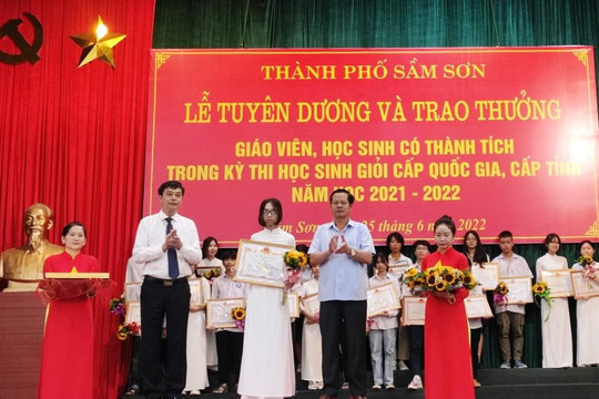 TP Sầm Sơn (Thanh Hóa): Vinh danh học sinh giỏi năm học 2021-2022