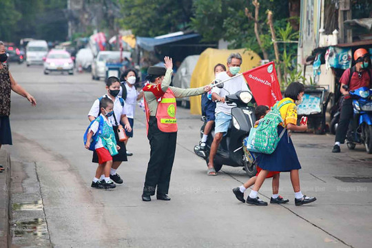 Thái Lan nỗ lực đưa hàng nghìn học sinh trở lại trường