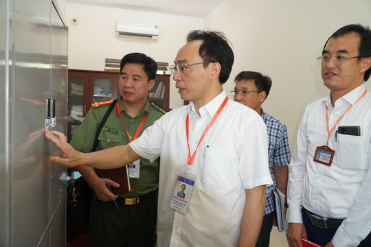Thứ trưởng Hoàng Minh Sơn kiểm tra công tác chuẩn bị thi tốt nghiệp THPT tại Nghệ An