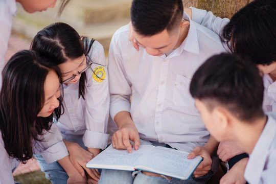 Nhiều phụ huynh Hà Nội tìm phương án dự phòng con trượt lớp 10