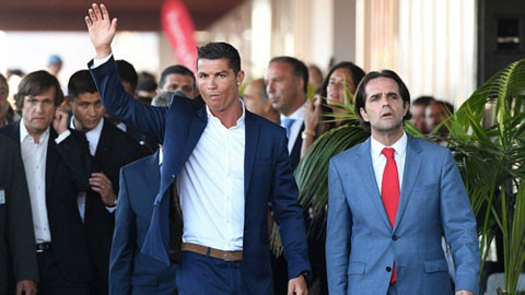 Ronaldo yêu cầu rời MU: Chấm dứt sớm, bớt khổ đau