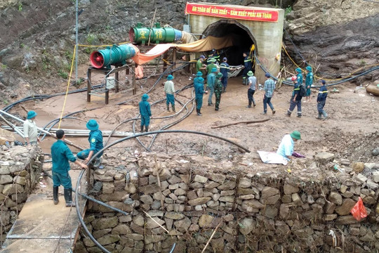 Giải cứu công nhân mắc kẹt trong hầm thủy điện ở Điện Biên