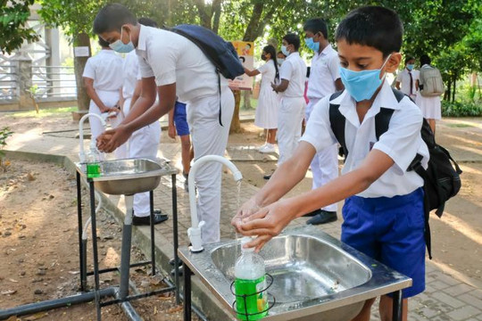 Sri Lanka đóng cửa trường học vì thiếu nhiên liệu