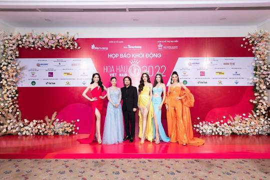 Nhìn lại loạt outfit chặt chém tại thảm đỏ họp báo Hoa hậu Việt Nam 2022