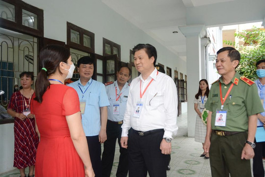 Thứ trưởng Nguyễn Hữu Độ kiểm tra công tác thi tốt nghiệp THPT tại Thái Nguyên