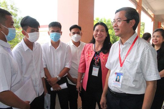 Thứ trưởng Nguyễn Văn Phúc kiểm tra công tác tổ chức Kỳ thi tốt nghiệp THPT 2022 tại Bến Tre