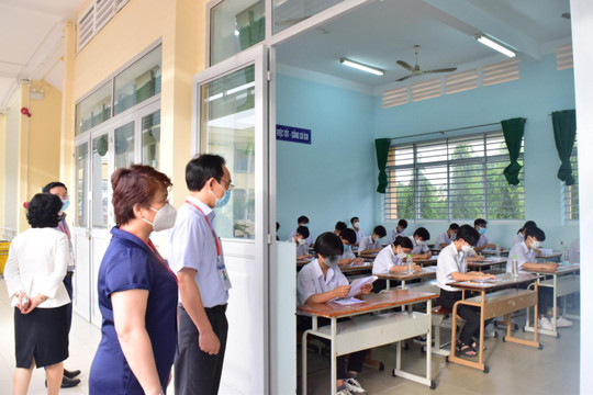 Thứ trưởng Hoàng Minh Sơn kiểm tra thi tại Tây Ninh