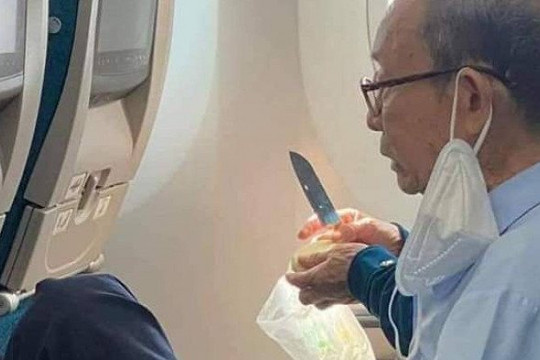 Phát hiện hành khách Vietnam Airlines mang dao gọt hoa quả lên máy bay 