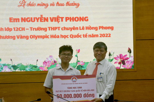 Bố mẹ Nguyễn Việt Phong khóc khi biết con đoạt HCV Olympic Hóa học quốc tế