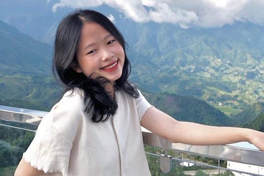 Giàng Thị Chư - cô gái Mông “ẵm” điểm 10 môn Sử