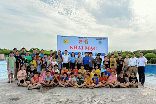 Thái Nguyên: Khai mạc lớp dạy bơi miễn phí cho trẻ em