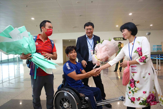 Đoàn thể thao người khuyết tật Việt Nam về nước sau Para Games với 65 HCV