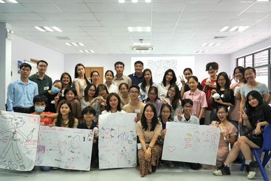 Thanh niên tham gia tập huấn kỹ năng truyền thông môi trường của Quỹ Vì tầm vóc Việt