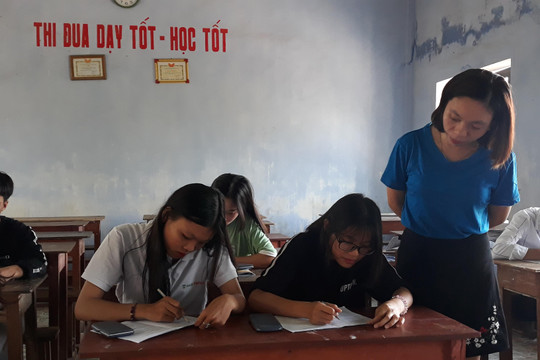 61 học sinh không trúng tuyển lớp 10 ở huyện đảo Lý Sơn: Được 'tình' thì mất 'lý'