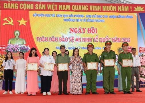 Trường THPT Lê Hồng Phong (Hải Phòng) đóng góp tích cực cho phong trào bảo vệ an ninh tổ quốc
