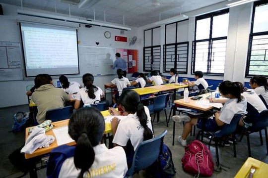Singapore tăng lương cho giáo viên để giữ chân nhân tài