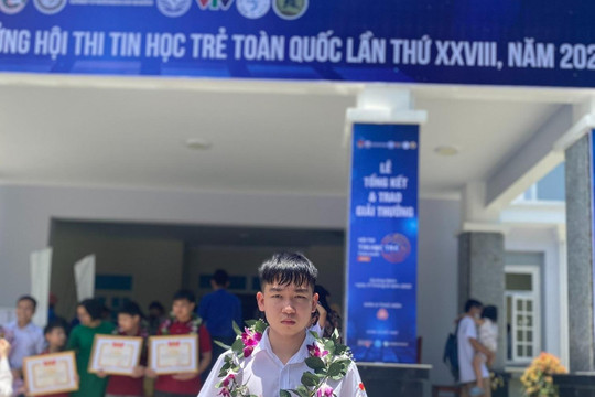 Nam sinh Phú Thọ đạt giải Nhất Hội thi Tin học trẻ toàn quốc