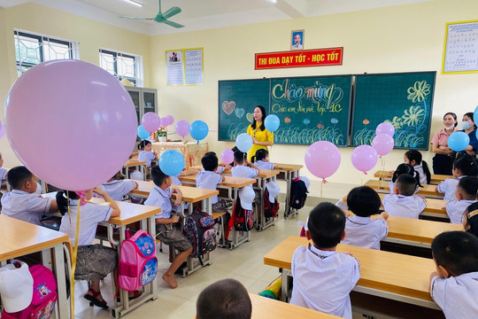 Hà Tĩnh: Ngày tựu trường sắc màu chào đón học sinh lớp 1