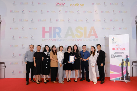 Prudential Việt Nam giành giải kép tại Insurance Asia Awards 2022 và HR Asia Awards 2022